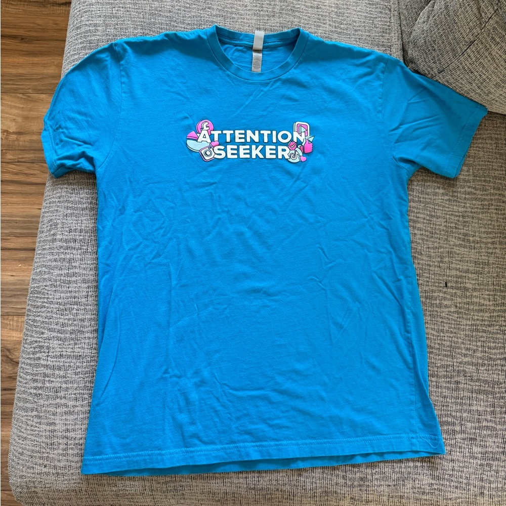 Men’s or Unisex Cut Blue Attention Seeker T-shirt Size L